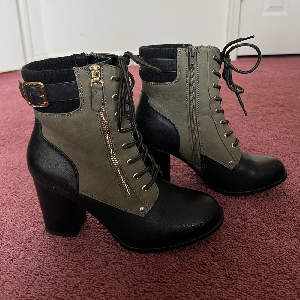 APT9 Women's Black and Khaki Boots